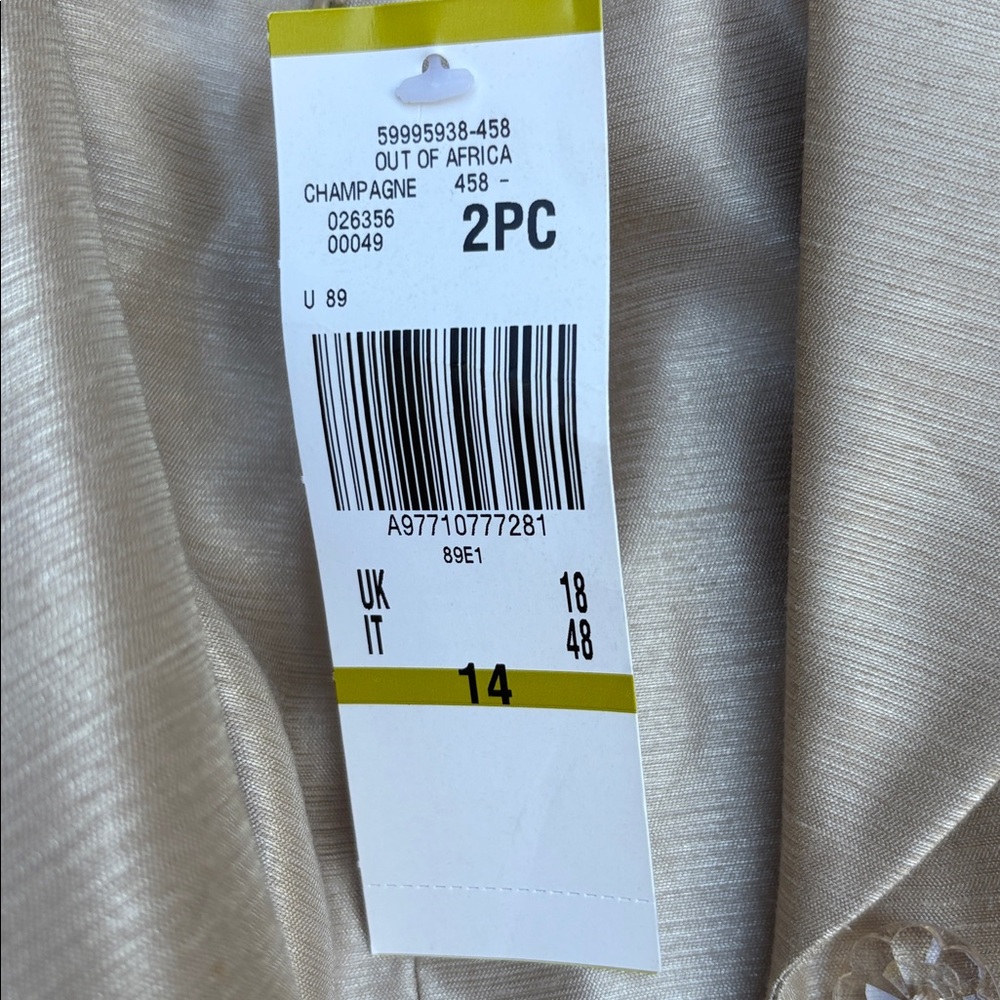 Le Suit Shimmering Gold Ensemble - Picture 4 of 4
